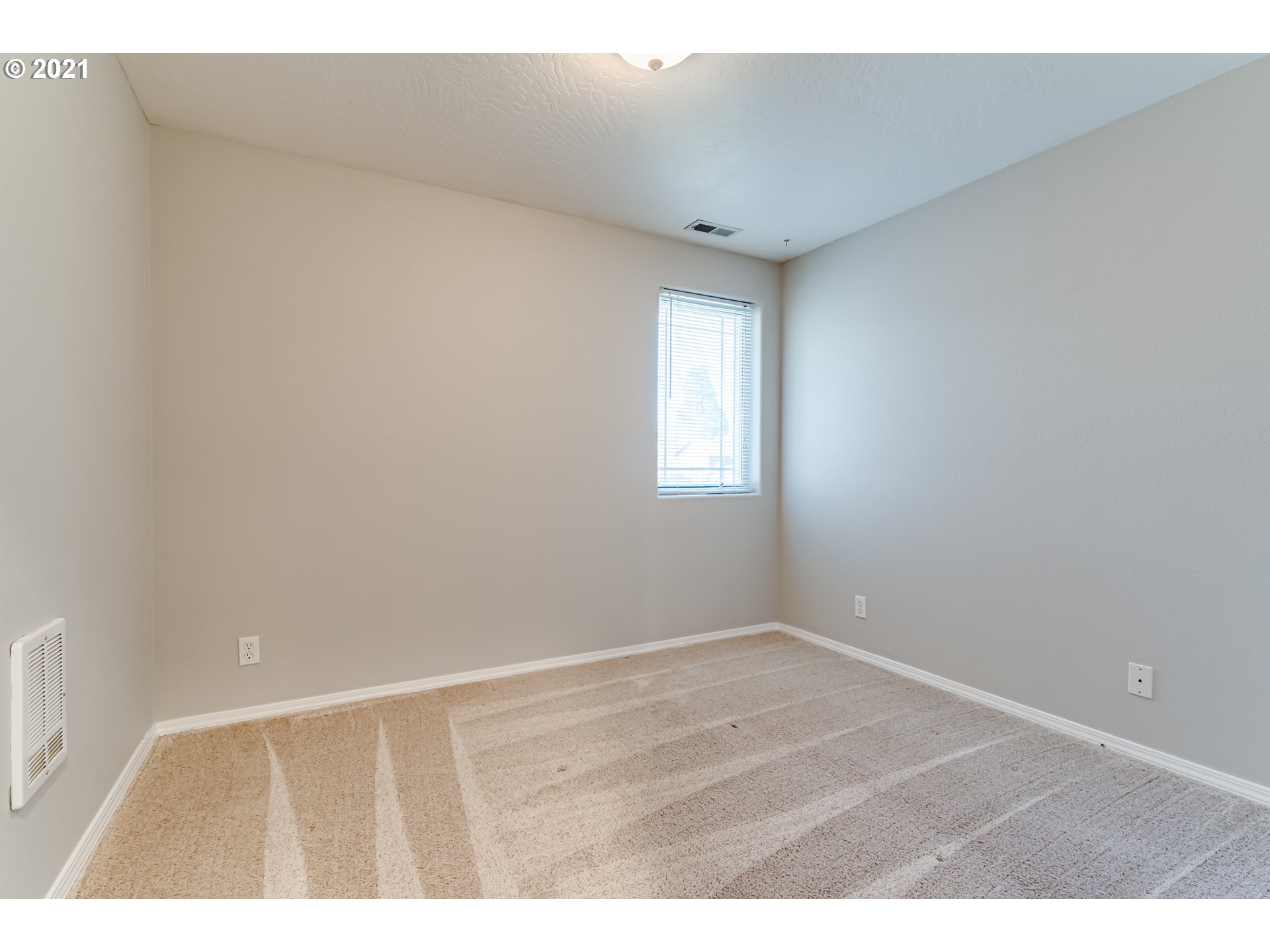 3908 Redwood Drive Springfield, OR 97478 - Photo 14 of 19