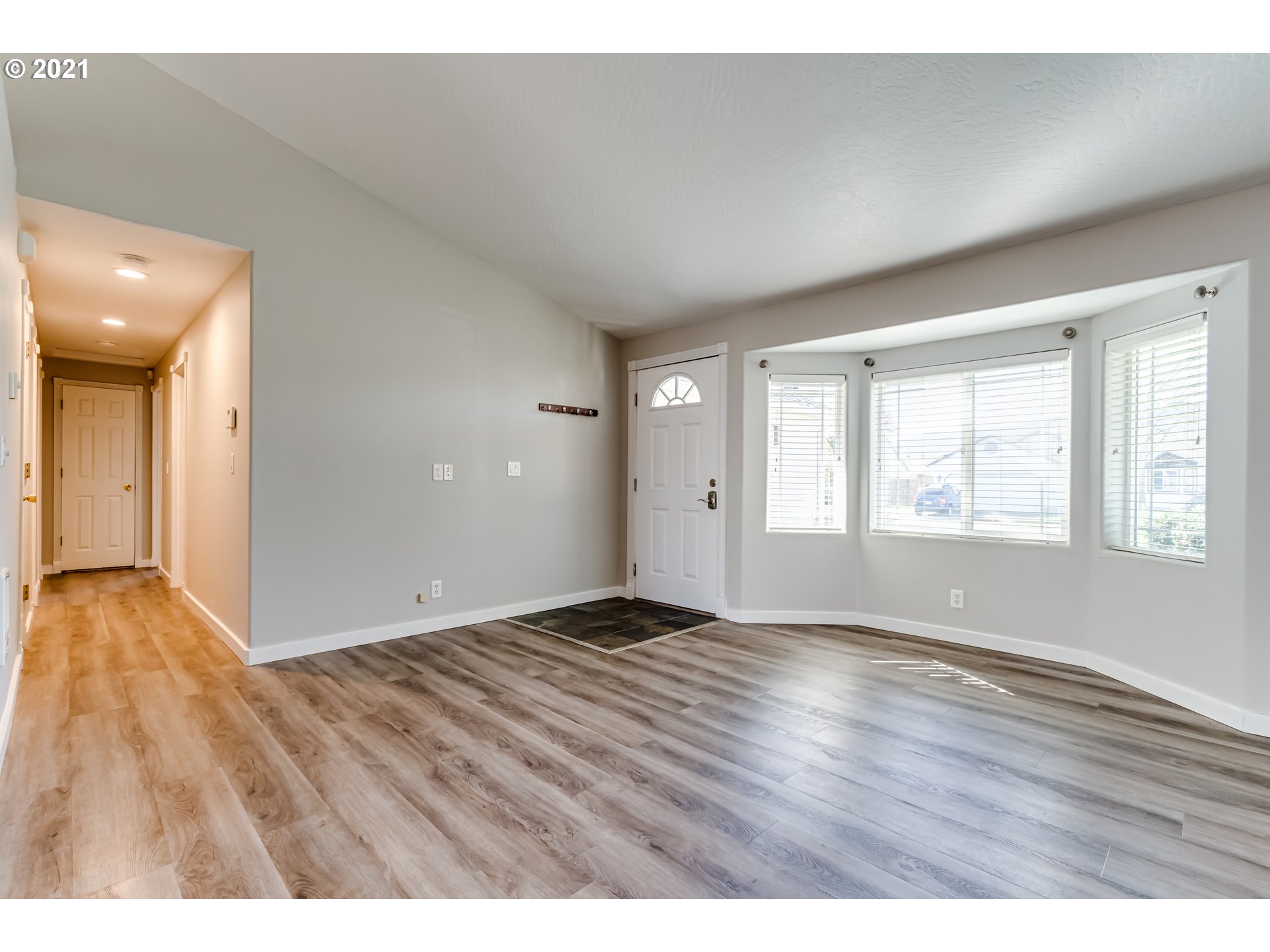 3908 Redwood Drive Springfield, OR 97478 - Photo 4 of 19