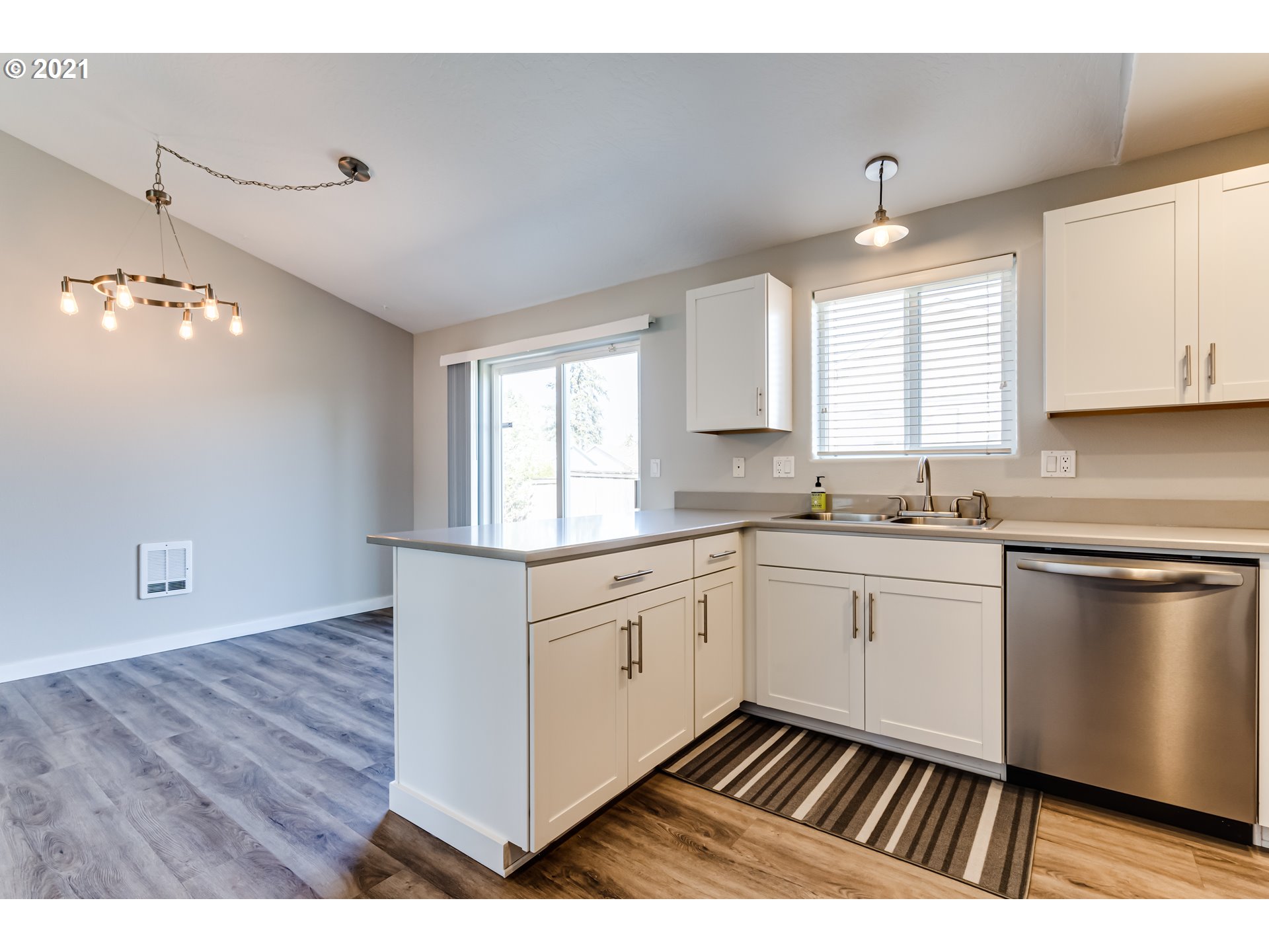 3908 Redwood Drive Springfield, OR 97478 - Photo 8 of 19
