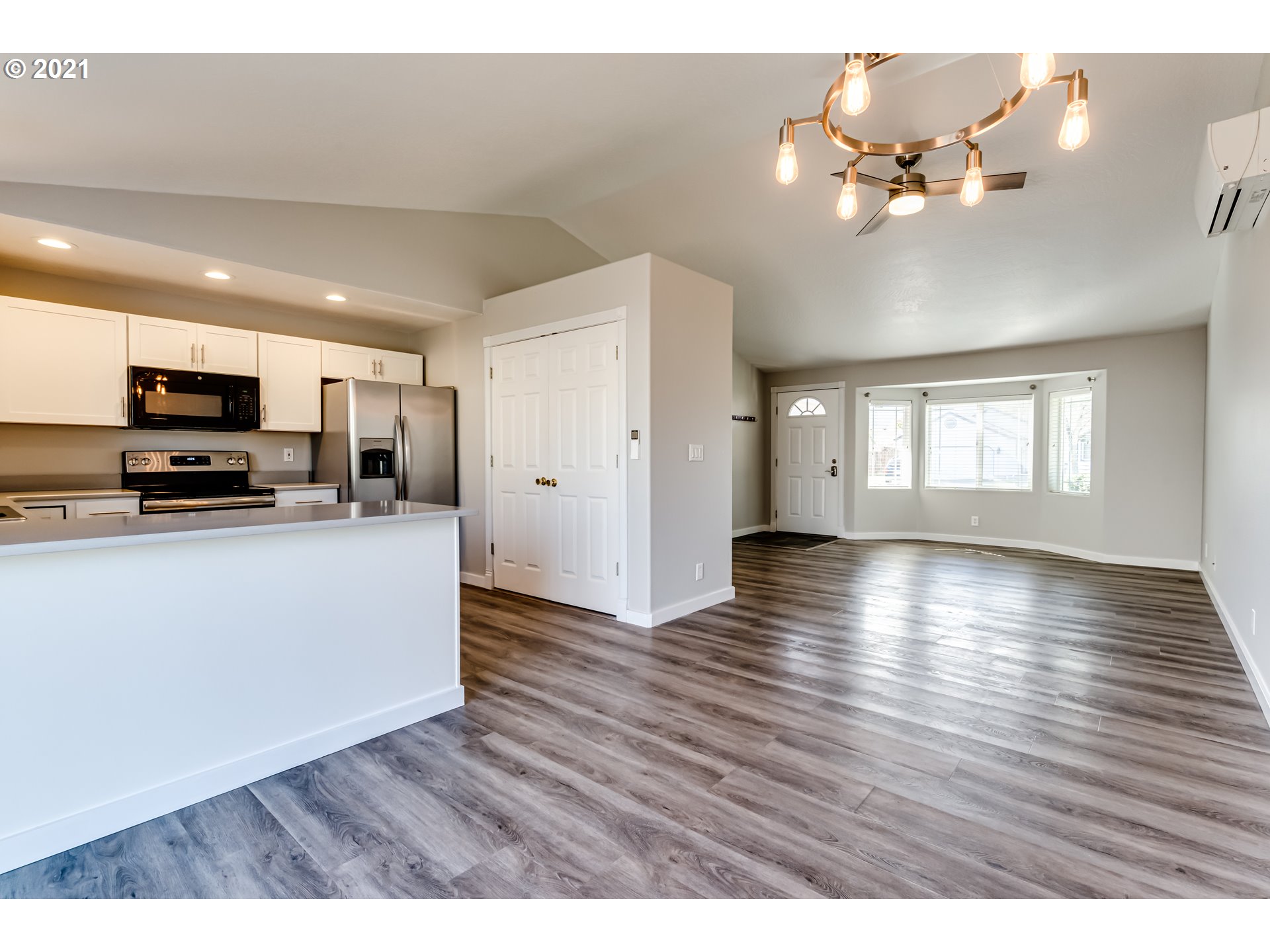 3908 Redwood Drive Springfield, OR 97478 - Photo 9 of 19