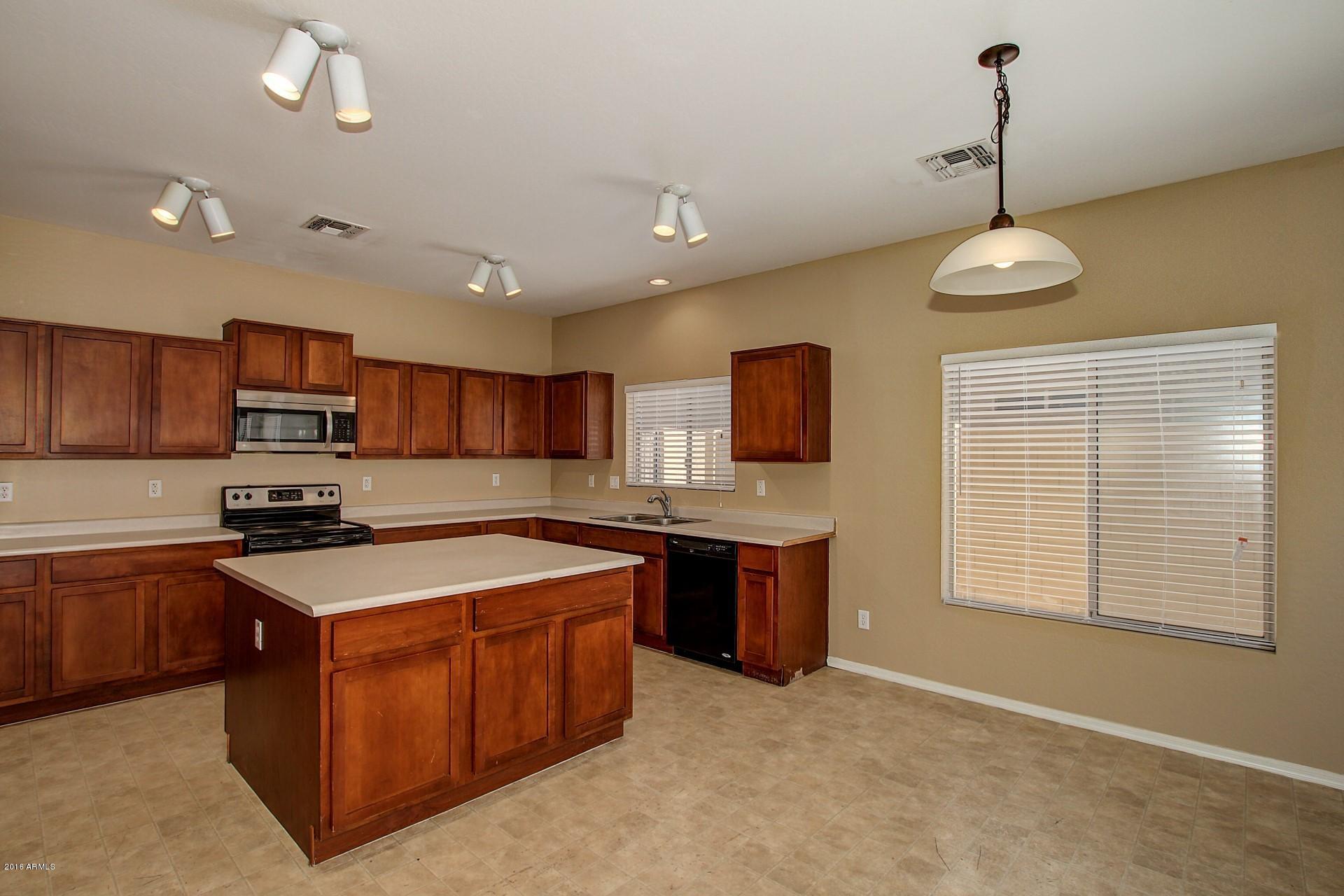 5331 West Apollo Road Laveen, AZ 85339 - Photo 9 of 26 Large island