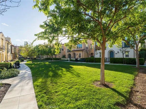 a view of entryway with a street
