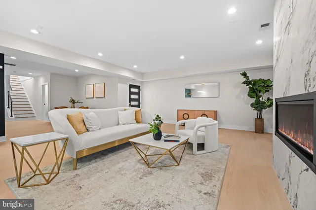 $11,000 | 4246 15th Street North, Arlington, VA 22207