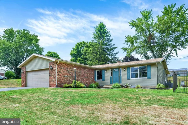 $300,000 | 120 Denison Drive, Dauphin, PA 17018