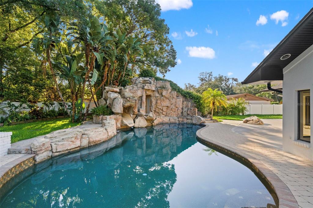 2521 Lake Ellen Drive Tampa, FL 33618 - Photo 3 of 54