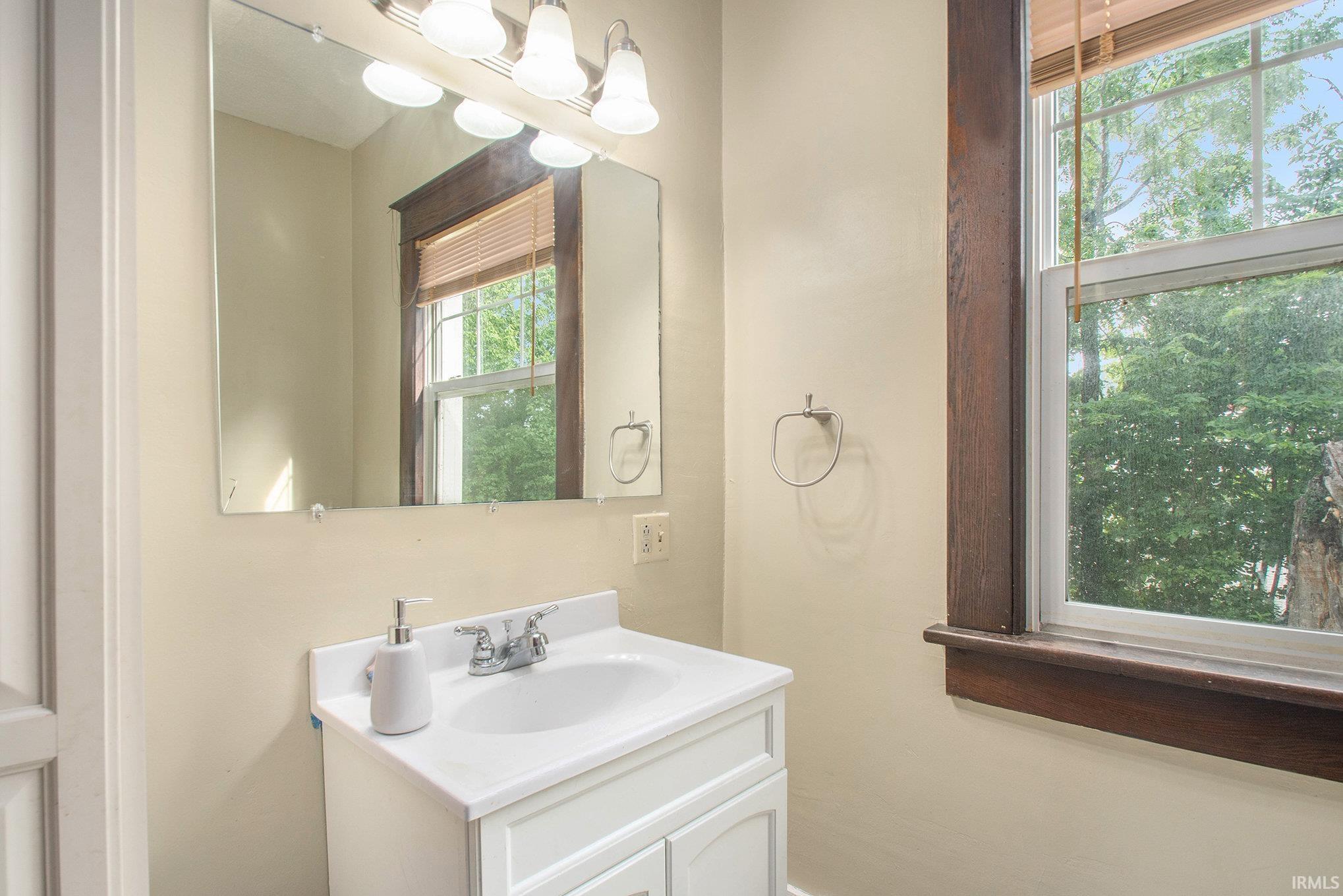 9041 East Hatchery Road Syracuse, IN 46567 - Photo 12 of 31 Gallery Image 12
