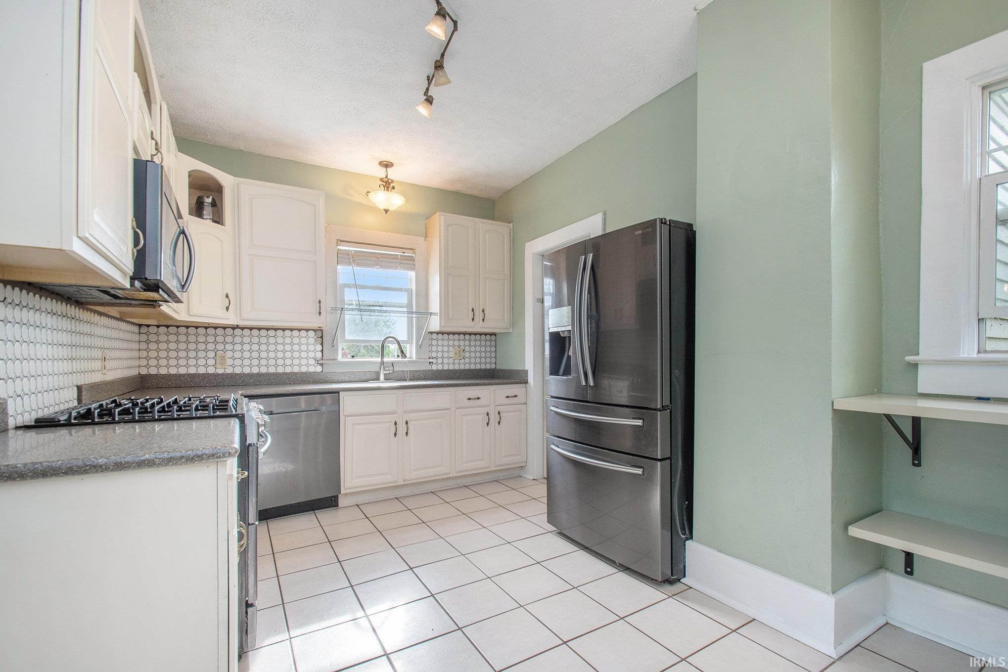 9041 East Hatchery Road Syracuse, IN 46567 - Photo 9 of 31 Gallery Image 9