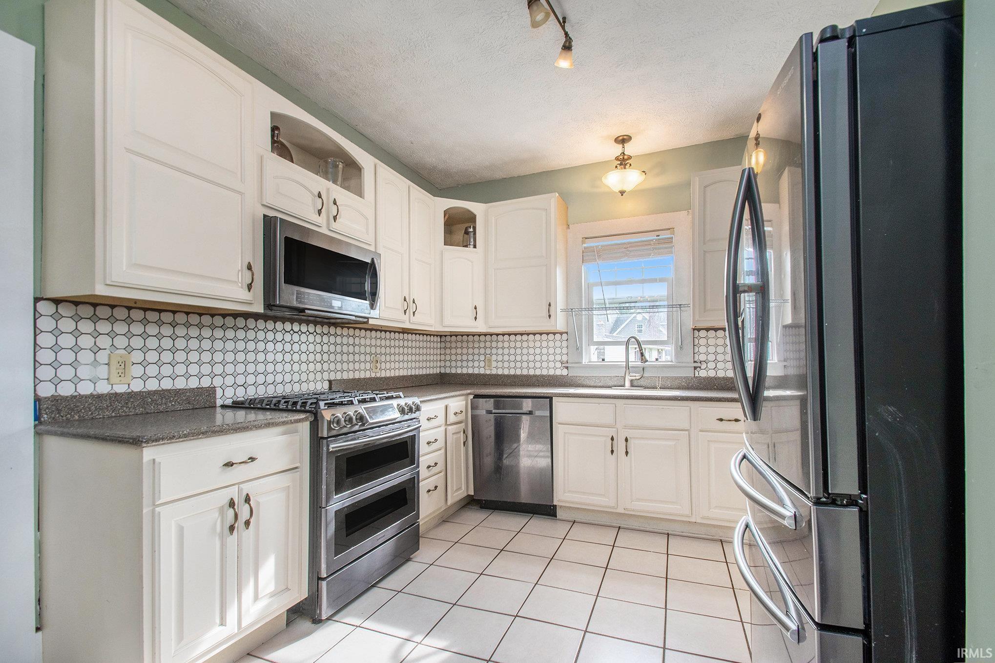 9041 East Hatchery Road Syracuse, IN 46567 - Photo 10 of 31 Gallery Image 10