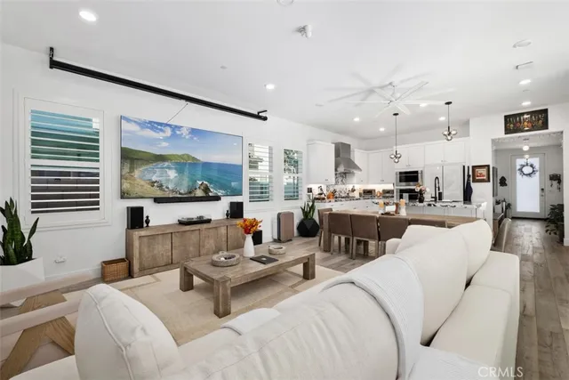 $4,495 | 124 Sculpture, Irvine, CA 92618