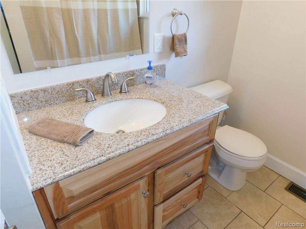 4540 Emmons Road Howell, MI 48855 - Photo 3 of 13