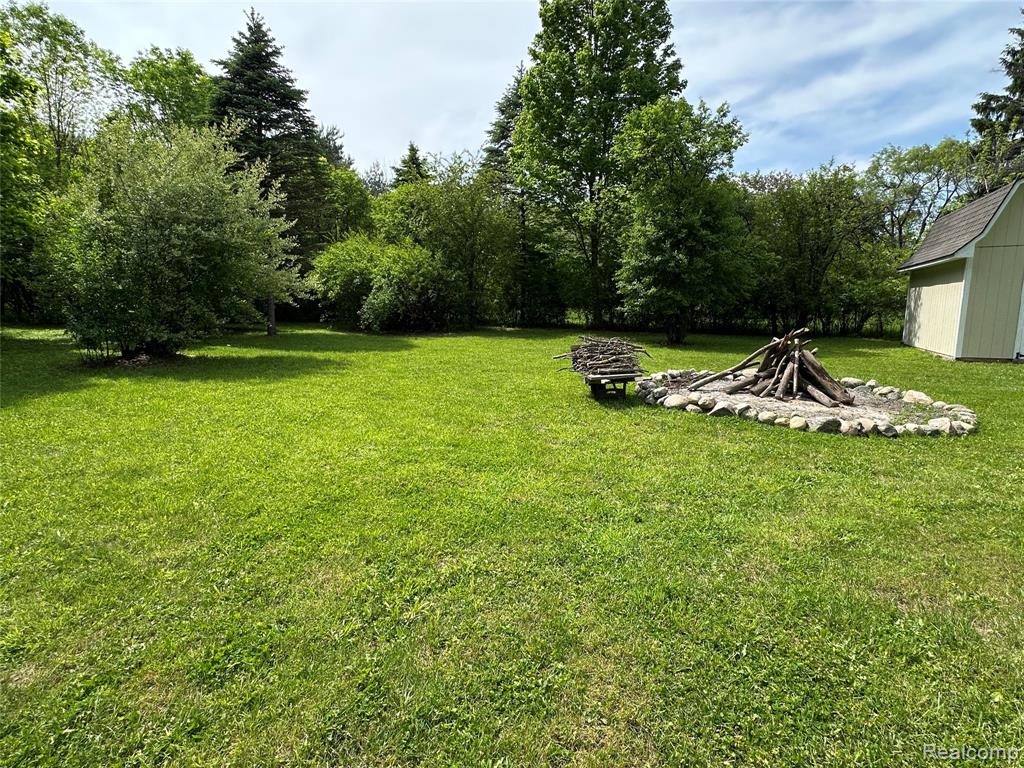 6161 East River Road Flushing, MI 48433 - Photo 35 of 63