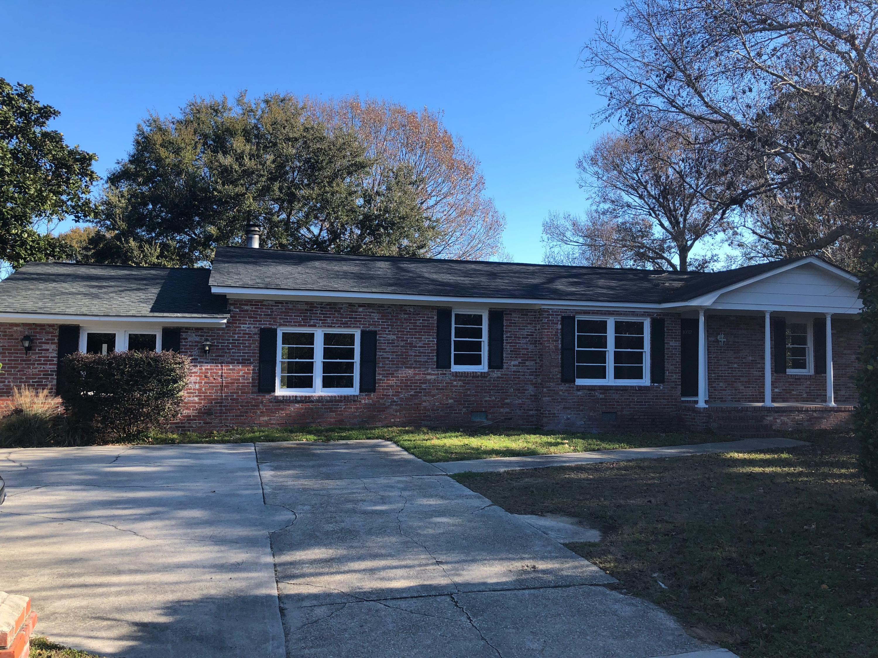 1052 Harbor View Road Charleston, SC 29412 - Photo 2 of 10 Front