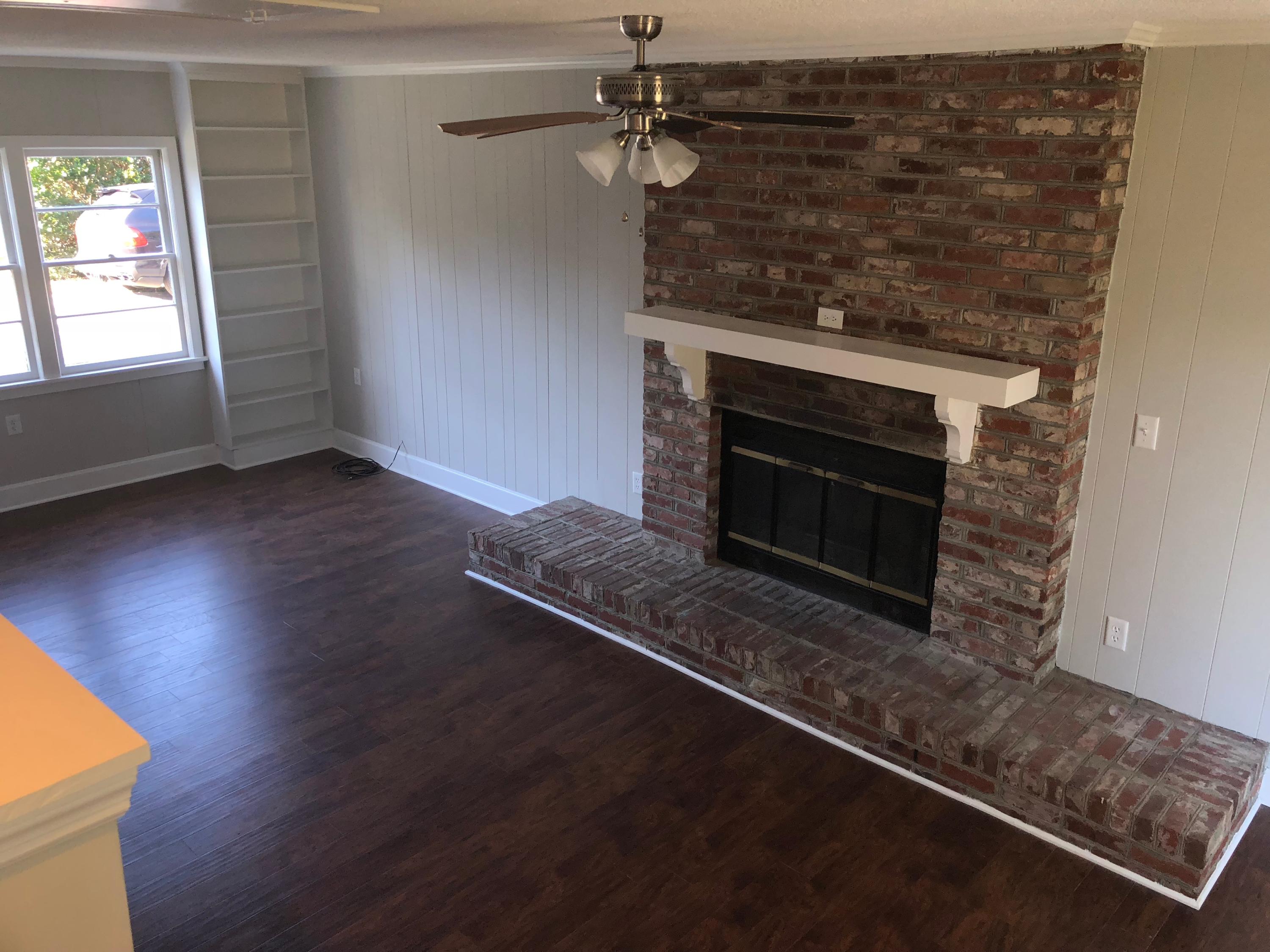 1052 Harbor View Road Charleston, SC 29412 - Photo 4 of 10 Fireplace