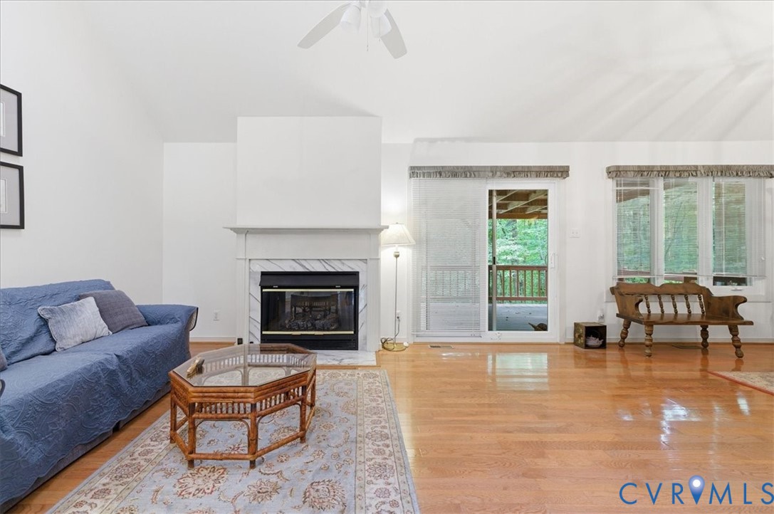 4099 Doe Run Road Hopewell, VA 23860 - Photo 19 of 36 Living room