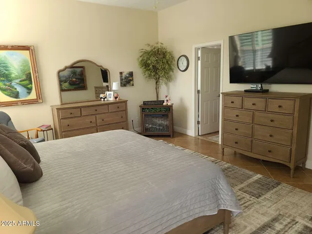 a en suite bathroom with a sink and a mirror