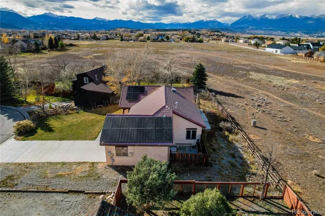 a view of multiple houses with a yard