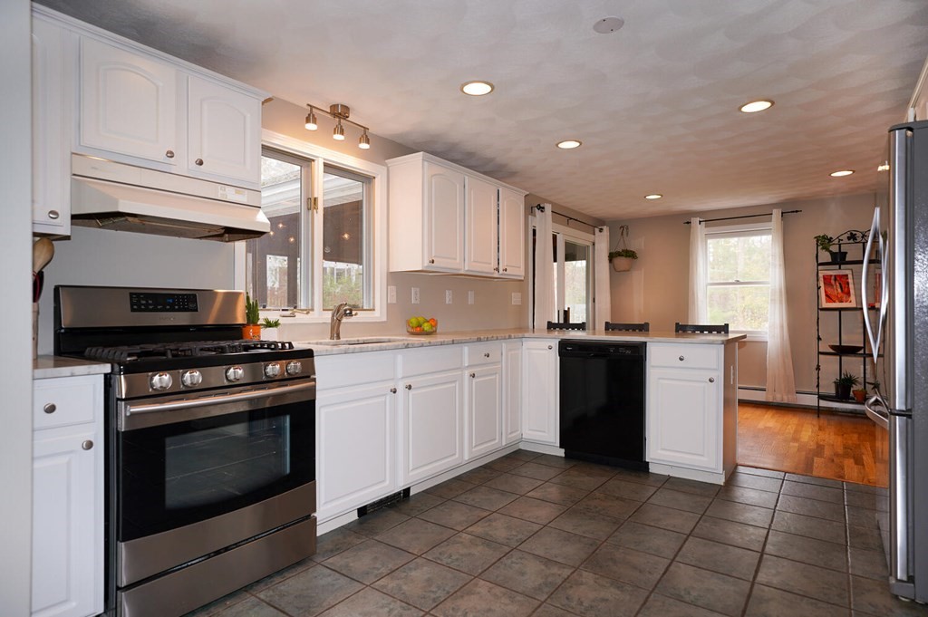 48 Riverhurst Road Billerica, MA 01821 - Photo 4 of 24 Gallery Image 4