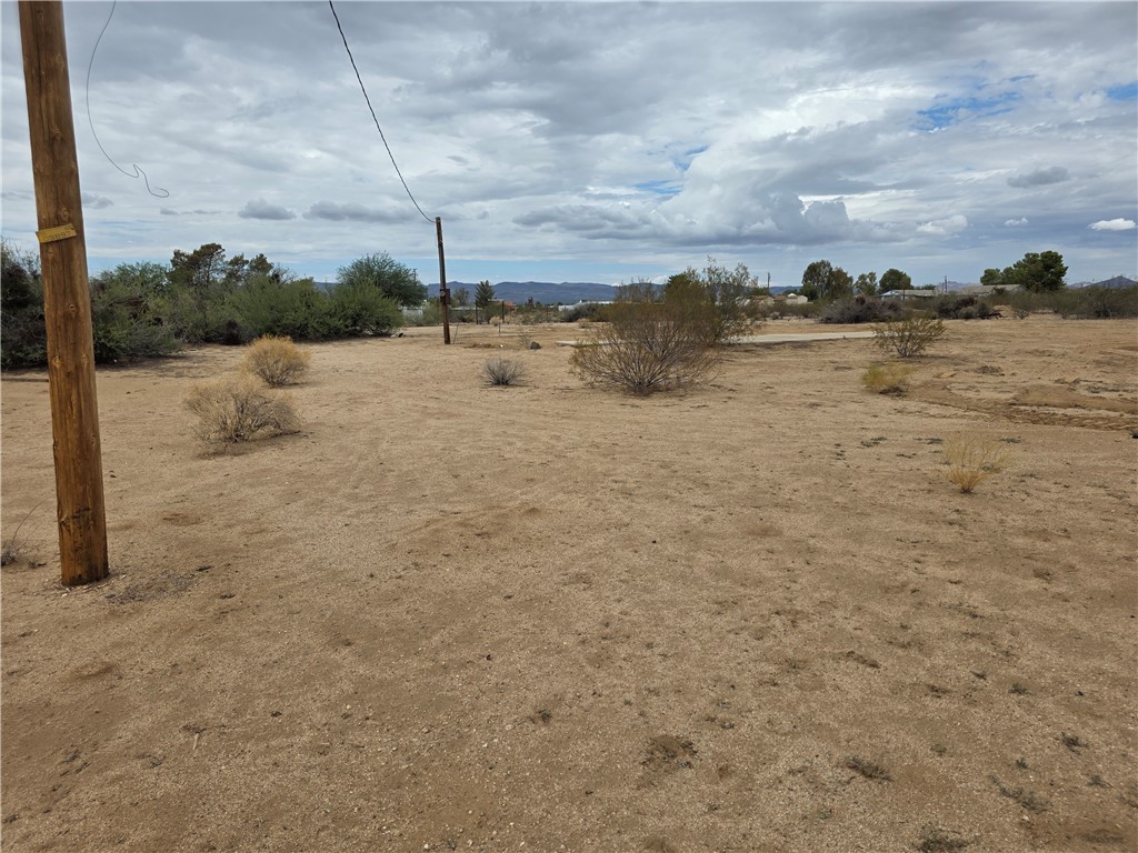 3401 McNeal Road Golden Valley, AZ 86413 - Photo 4 of 6 a view of a city