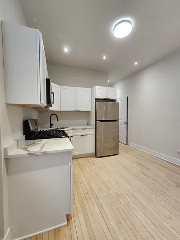 $2,500 | 2345 West 23rd Place, Unit 3, Chicago, IL 60608