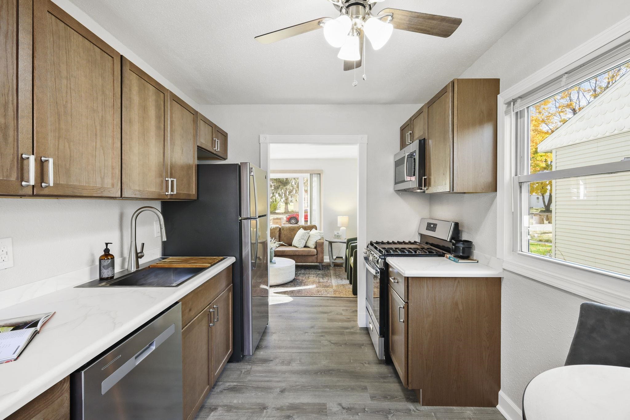 42 Craig Avenue Madison, WI 53705 - Photo 19 of 34