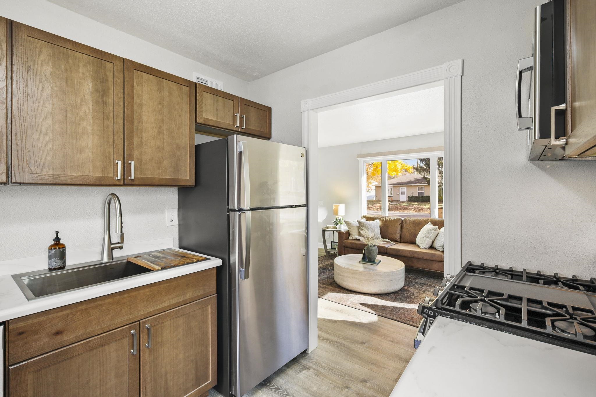 42 Craig Avenue Madison, WI 53705 - Photo 2 of 34