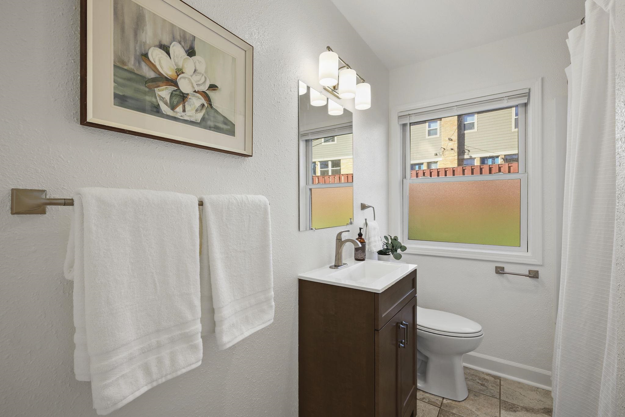 42 Craig Avenue Madison, WI 53705 - Photo 5 of 34