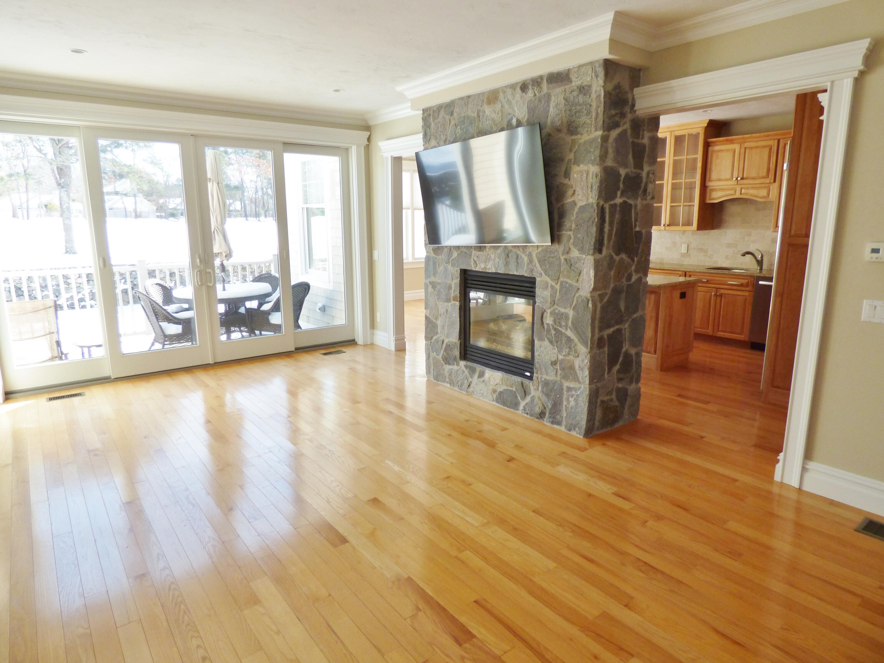 16 Quinns Way Mashpee, MA 02649 - Photo 3 of 38 Living Room