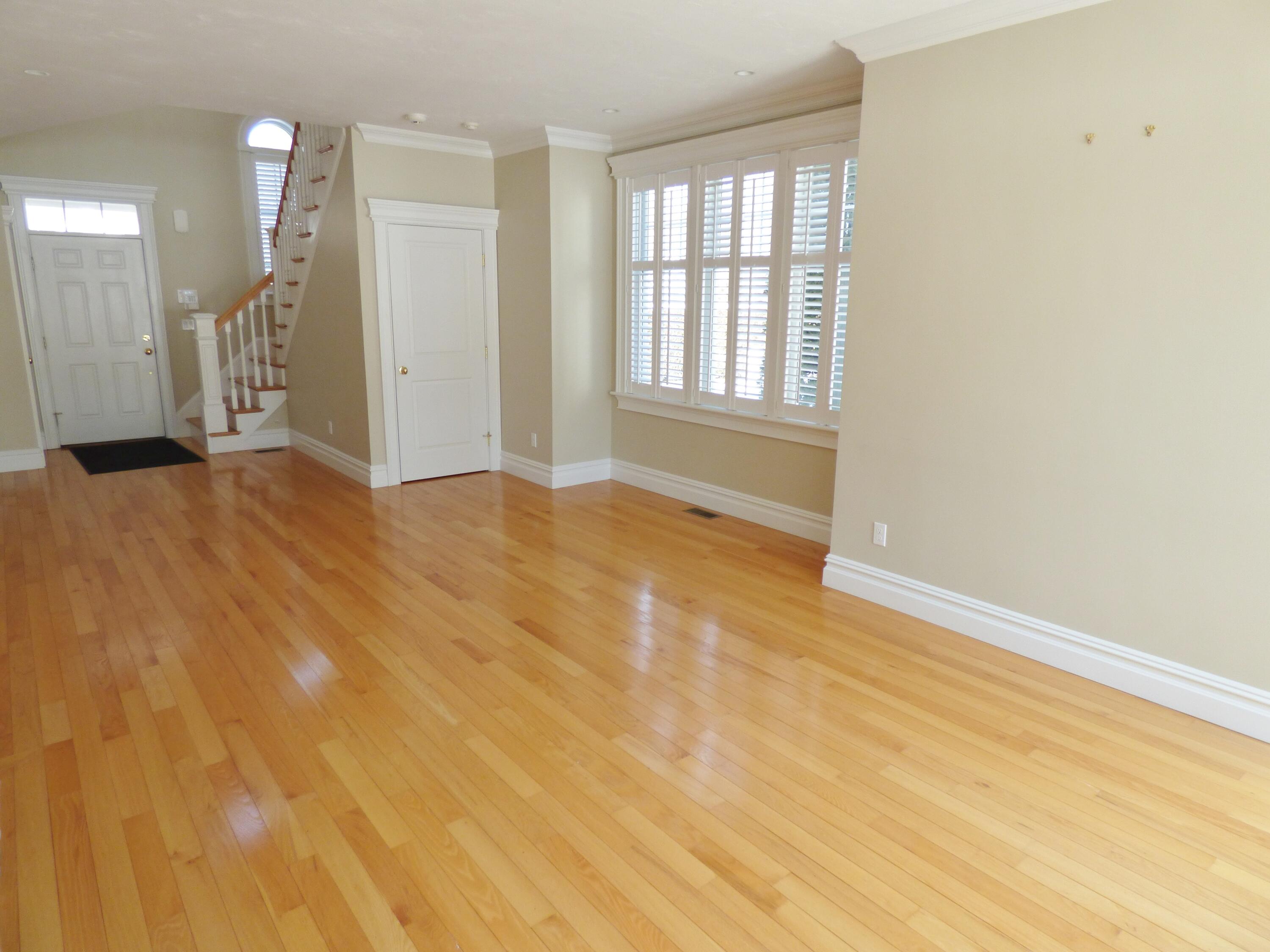 16 Quinns Way Mashpee, MA 02649 - Photo 4 of 38 living rm area