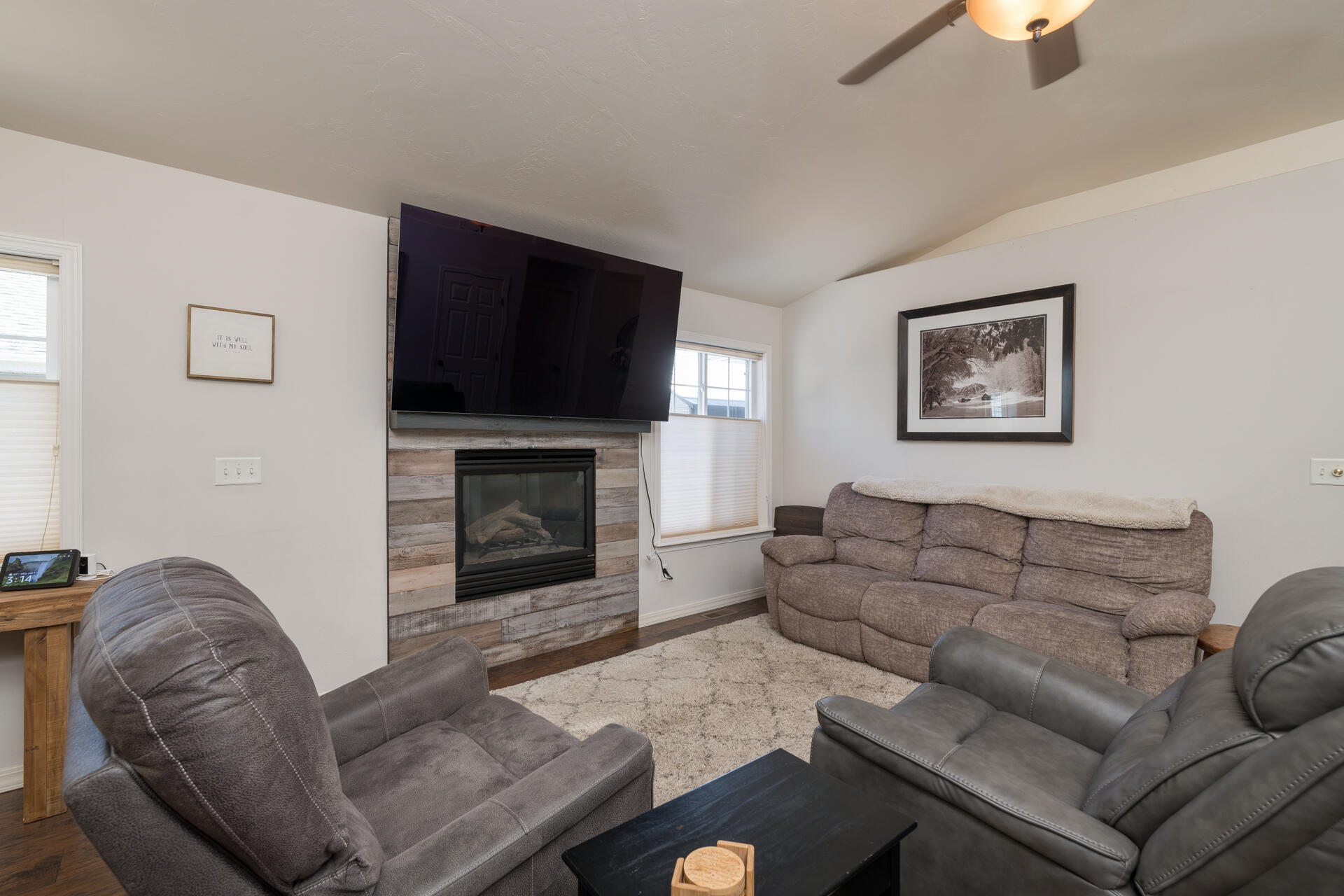 201 9th Street Bellevue, ID 83313 - Photo 7 of 21 Living Room