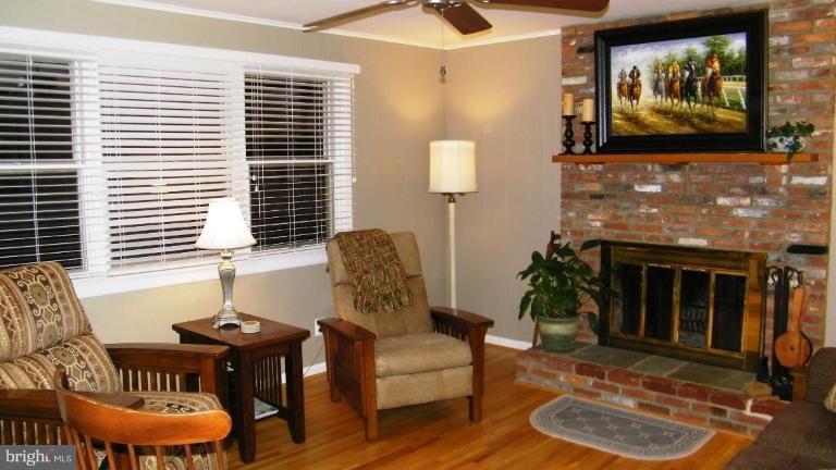 17 Emerson Road Severna Park, MD 21146 - Photo 3 of 30 Family Room