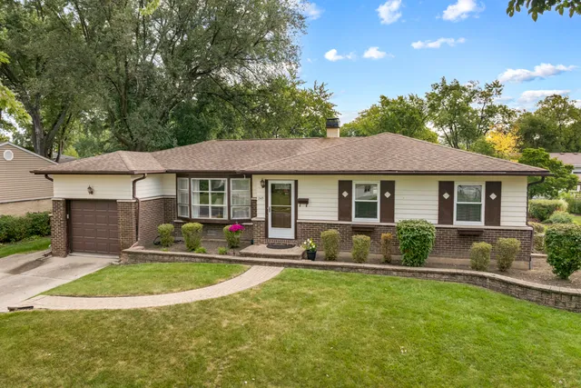 $400,000 | 243 North Richards Drive, Palatine, IL 60074