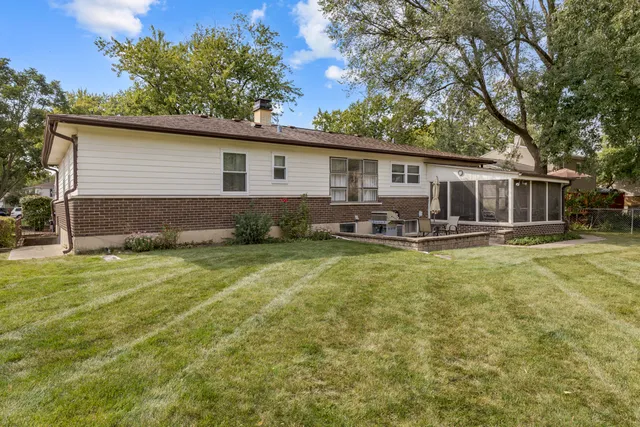$400,000 | 243 North Richards Drive, Palatine, IL 60074