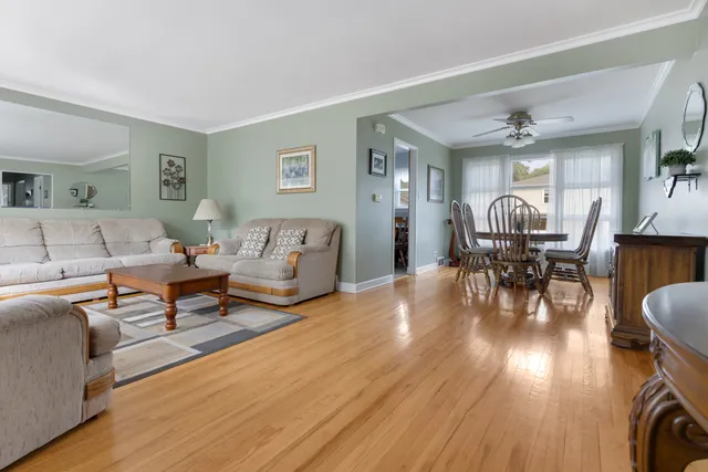 $400,000 | 243 North Richards Drive, Palatine, IL 60074