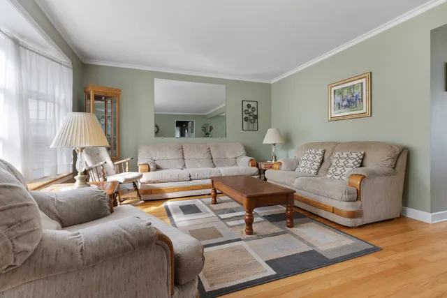 $400,000 | 243 North Richards Drive, Palatine, IL 60074