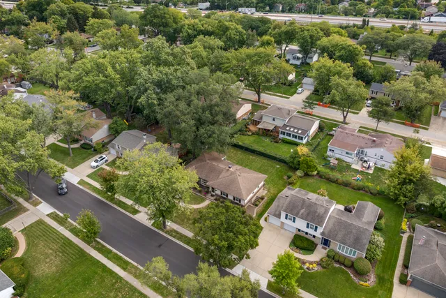 $400,000 | 243 North Richards Drive, Palatine, IL 60074