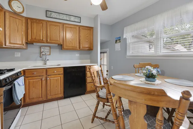 $400,000 | 243 North Richards Drive, Palatine, IL 60074