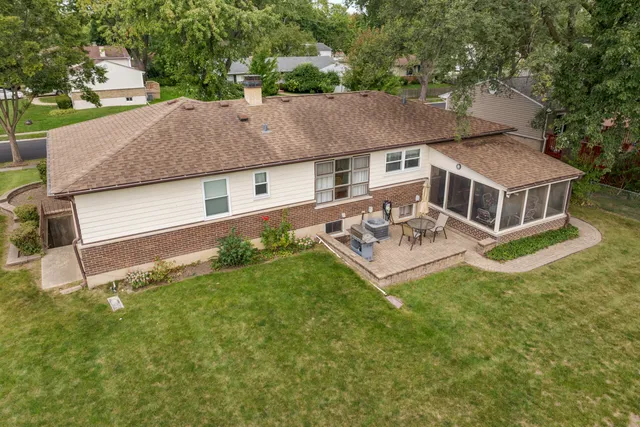$400,000 | 243 North Richards Drive, Palatine, IL 60074