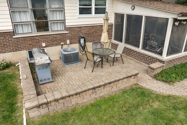 $400,000 | 243 North Richards Drive, Palatine, IL 60074
