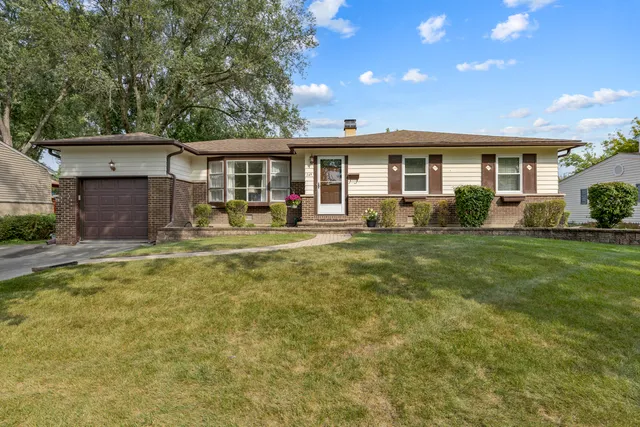 $400,000 | 243 North Richards Drive, Palatine, IL 60074