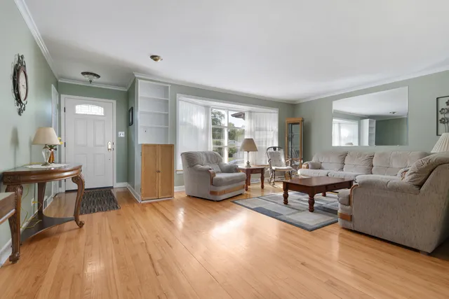 $400,000 | 243 North Richards Drive, Palatine, IL 60074