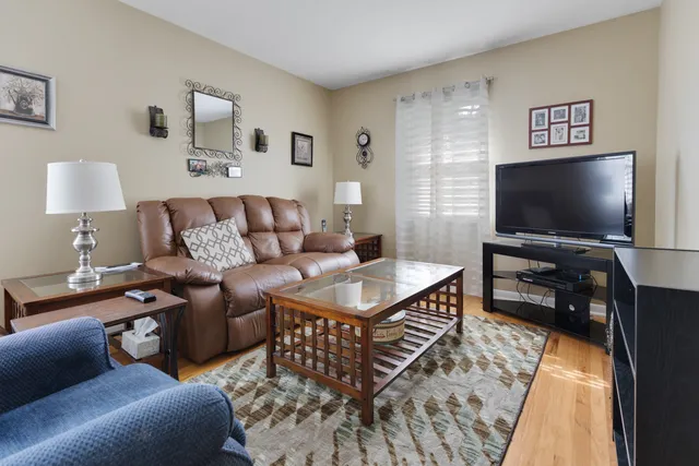 $400,000 | 243 North Richards Drive, Palatine, IL 60074