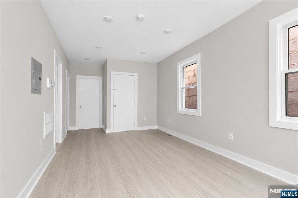 654 South 12th Street Newark, NJ 07103 - Photo 18 of 25