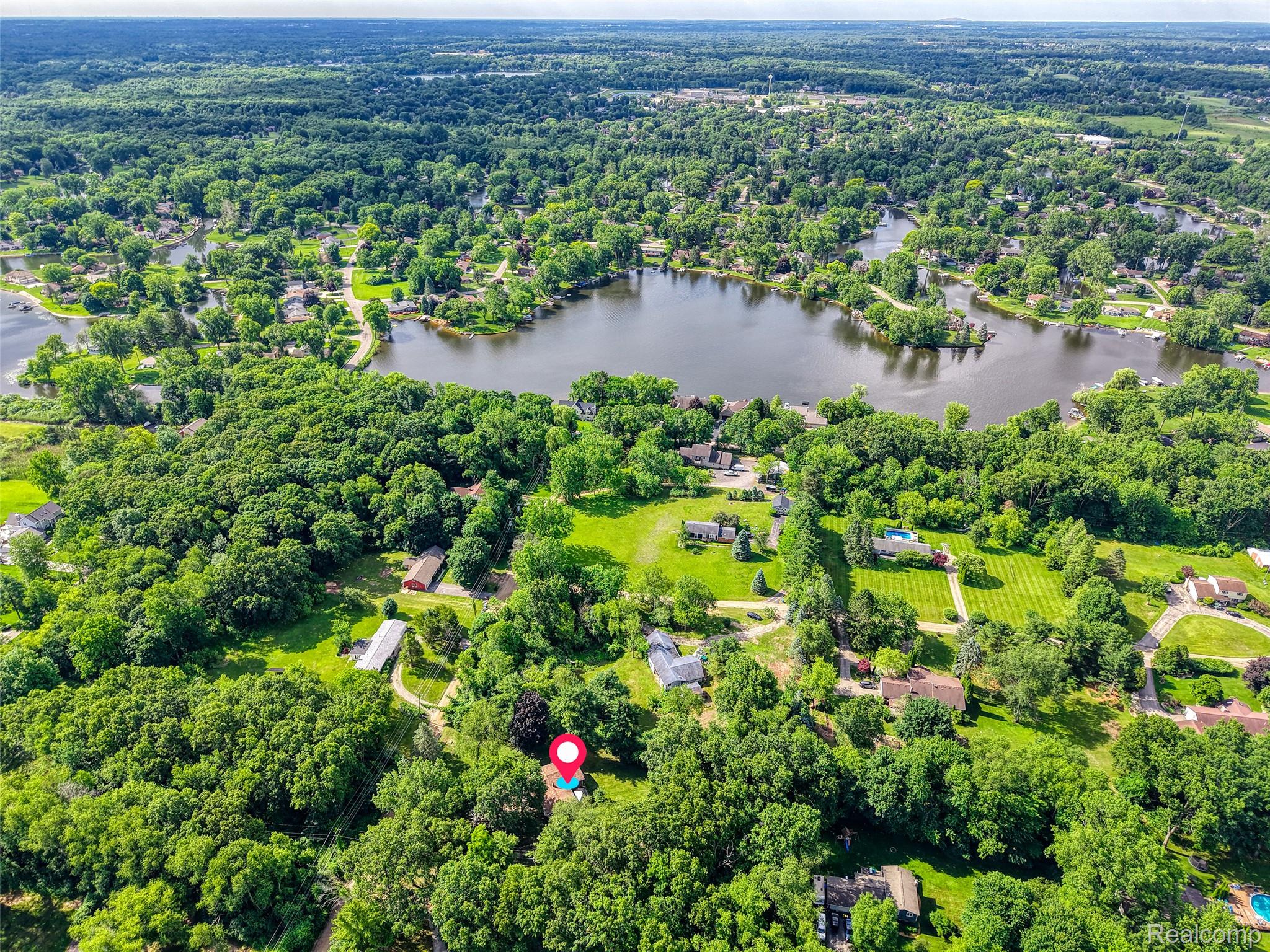 423 Sunset Street White Lake, MI 48383 - Photo 57 of 65 DJI_20260616101012_0189_D_3.jpg