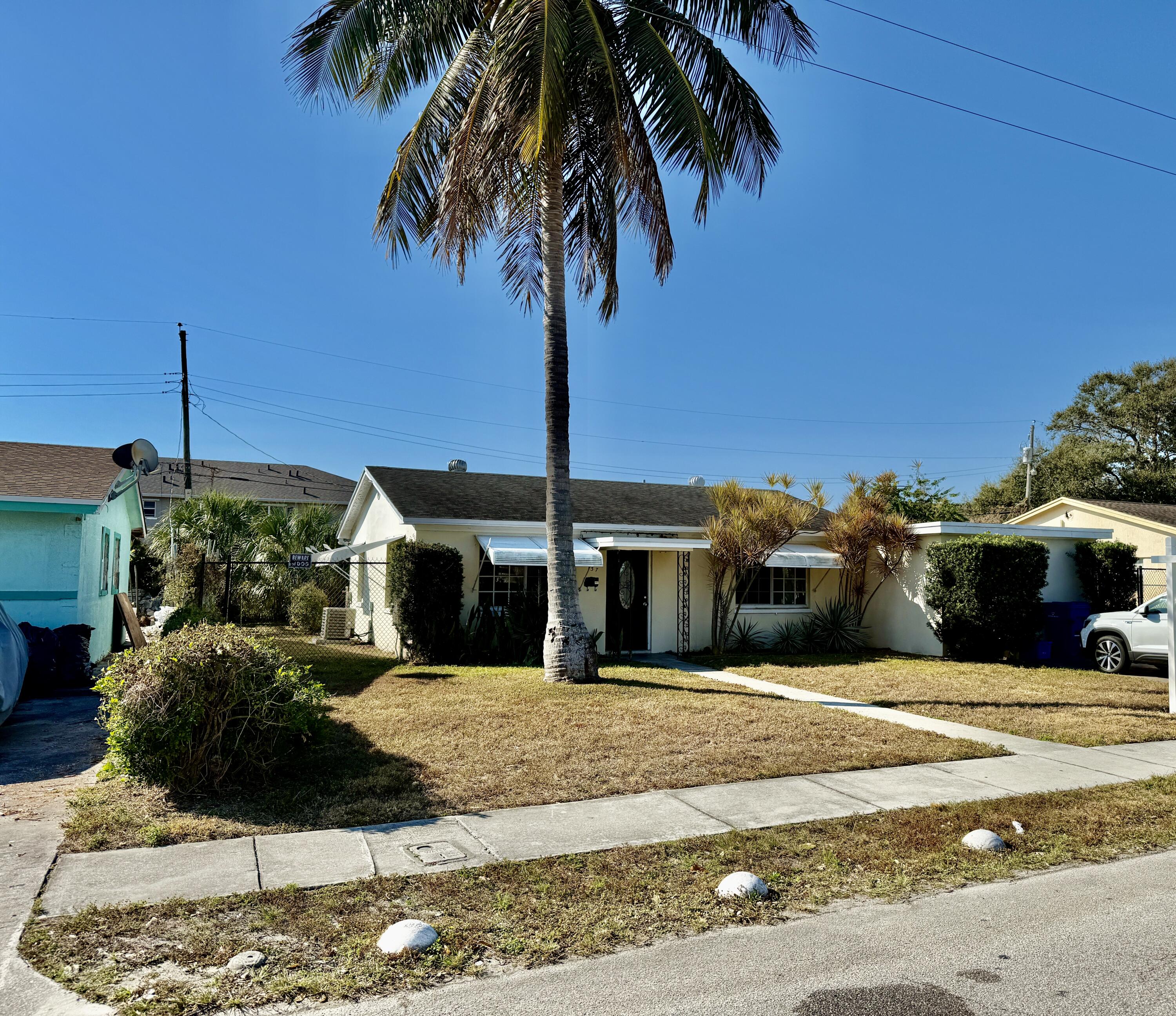 137 West 34th Street Riviera Beach, FL 33404 - Photo 3 of 26 IMG_2240