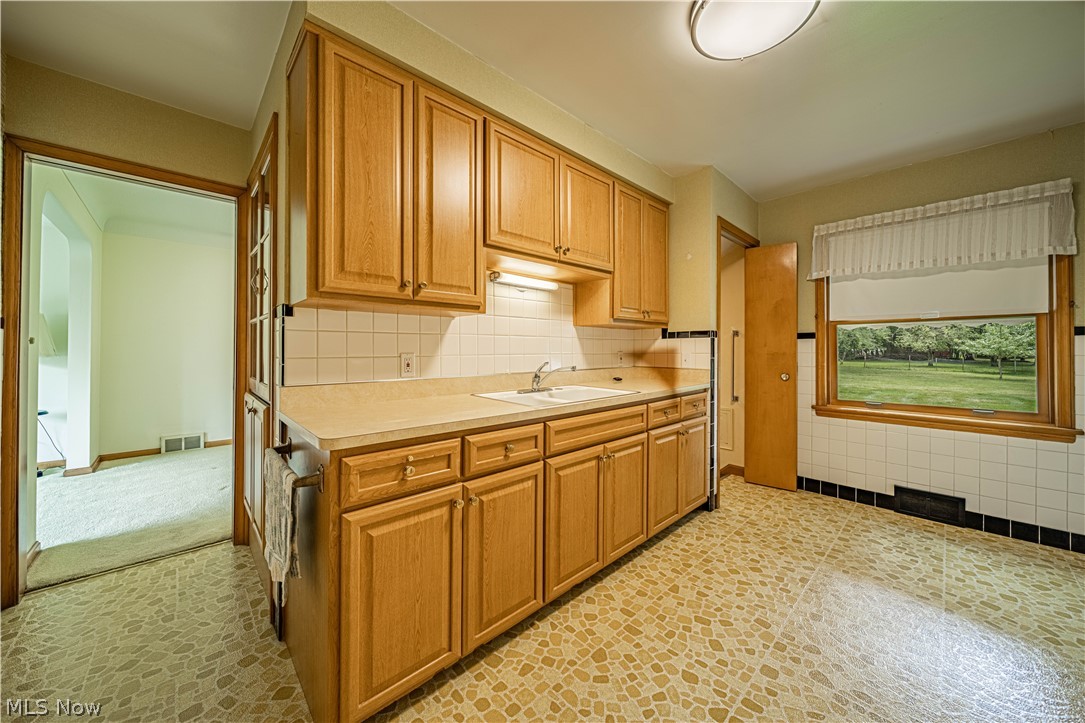 25832 Highland Road Cleveland, OH 44143 - Photo 9 of 27