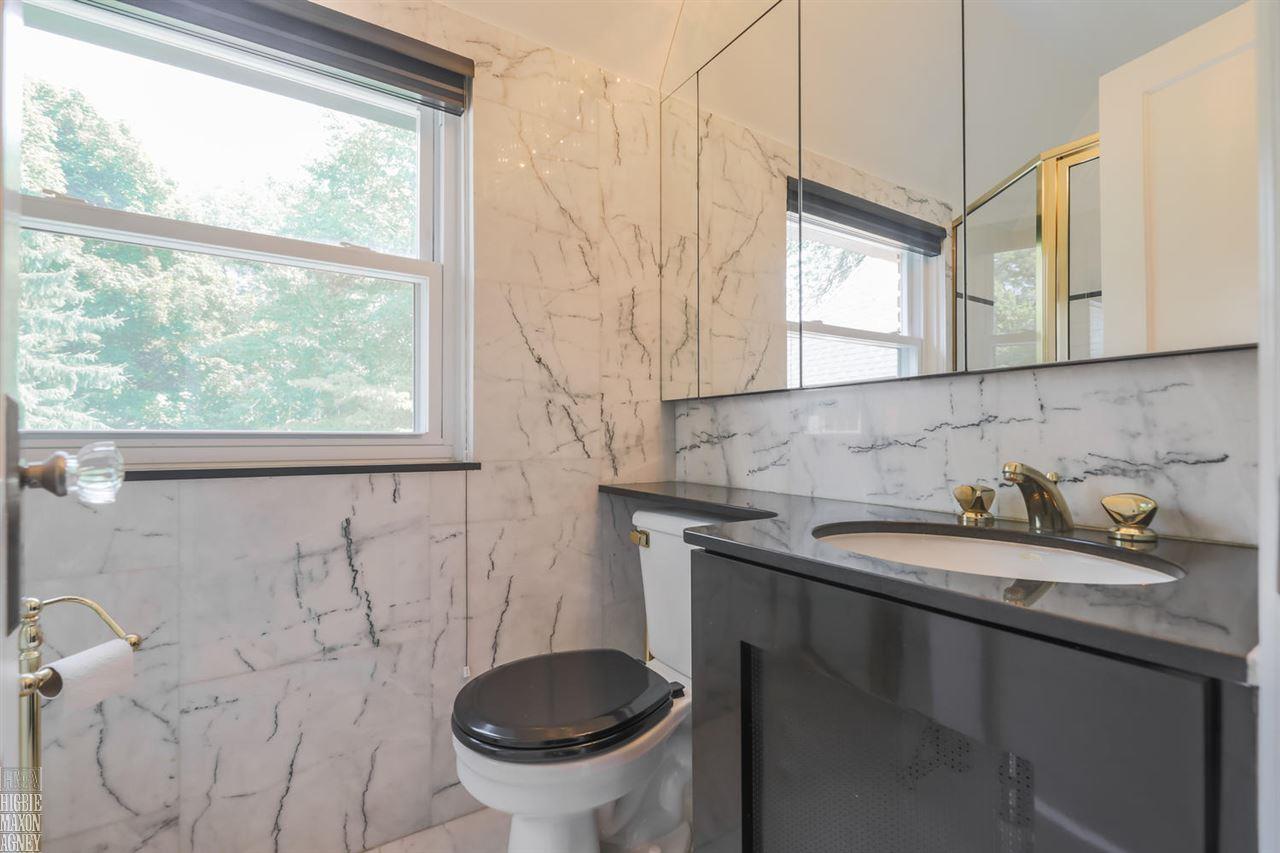 403 Rivard Boulevard Grosse Pointe, MI 48230 - Photo 28 of 37 31357060-27.JPG