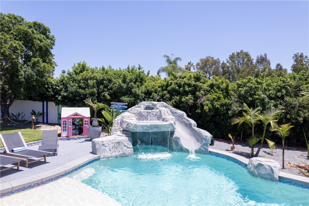 7337 La Soldadera Rancho Santa Fe, CA 92067 - Photo 42 of 60 a backyard of a house with table and chairs
