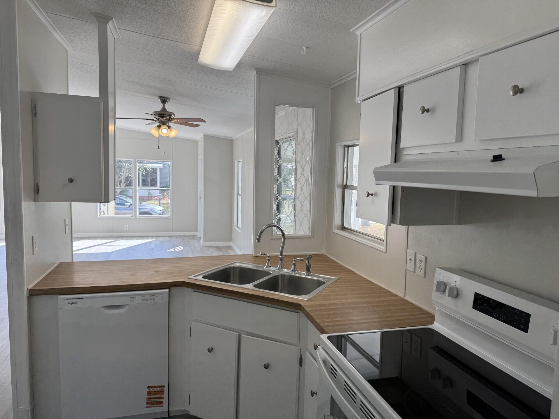 4 San Felipe Fort Pierce, FL 34951 - Photo 4 of 20 f8fa53b7-9b23-4d8c-965a-e6e7ceefe5b5