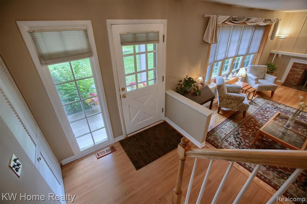 7074 Springridge Road West Bloomfield, MI 48322 - Photo 5 of 34