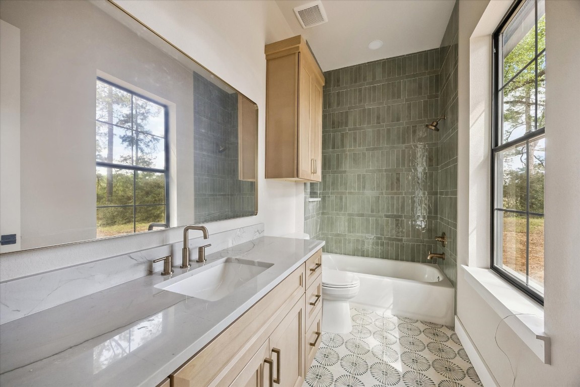 1 Windmill Ridge Brenham, TX 77833 - Photo 16 of 29 Ensuite bath.